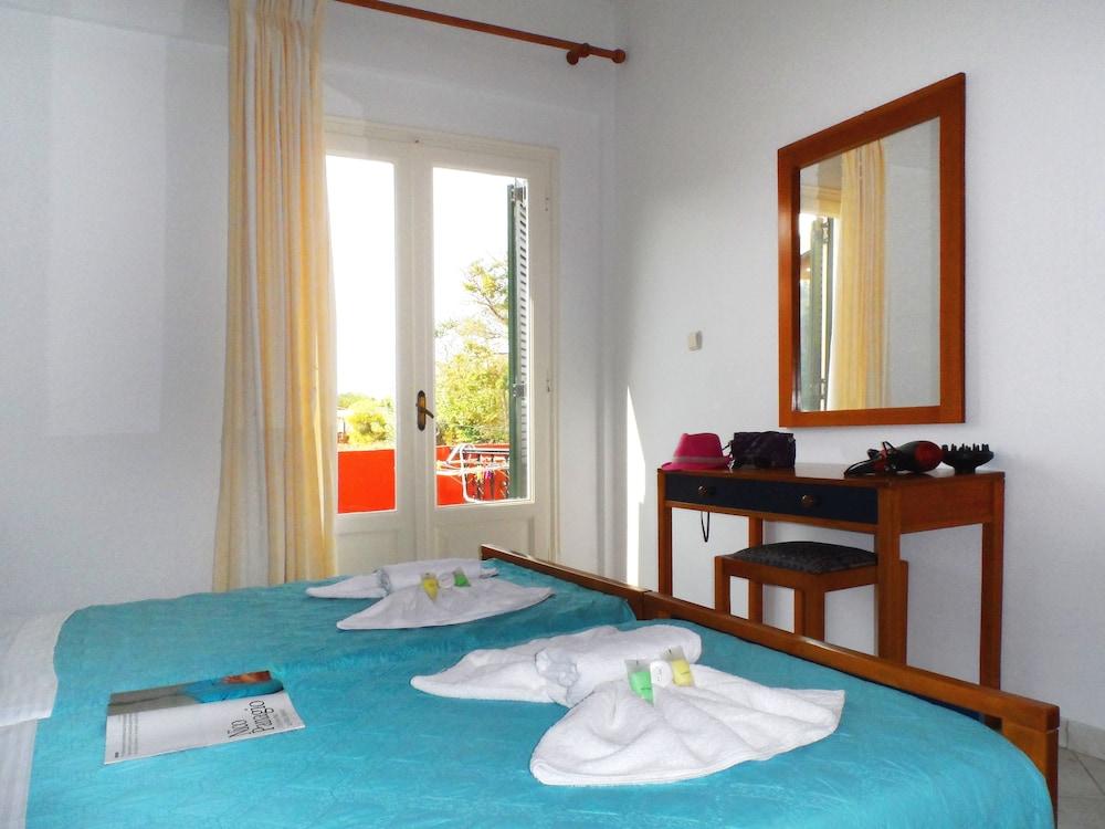 Logas Peroulades Corfu *